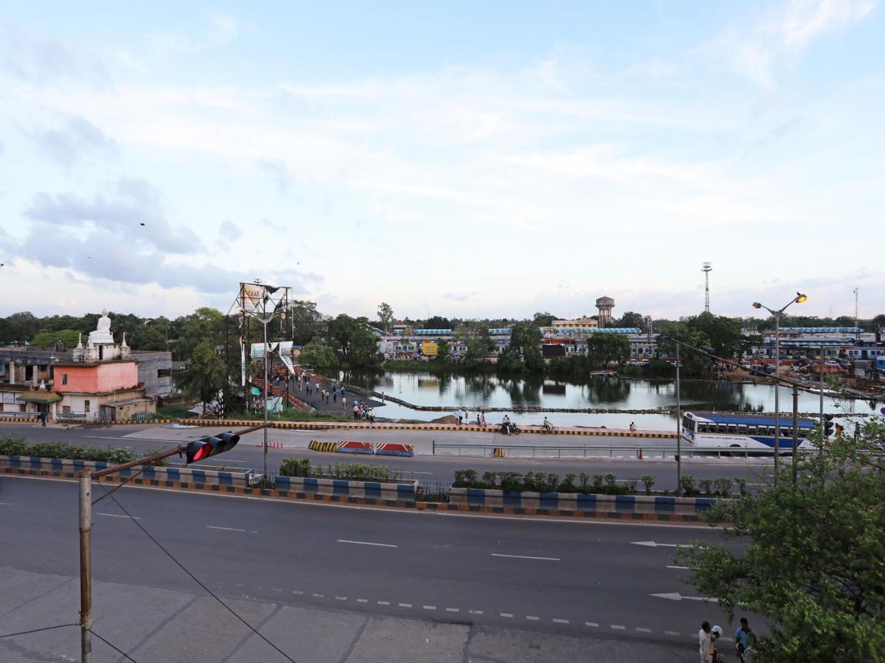 Oyo 13906 Vinita Inn Santragachi 外观 照片