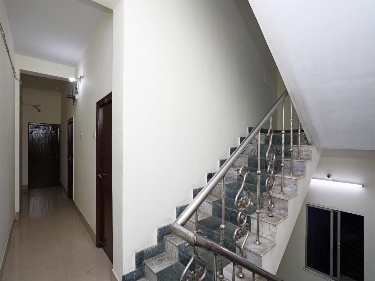 Oyo 13906 Vinita Inn Santragachi 外观 照片